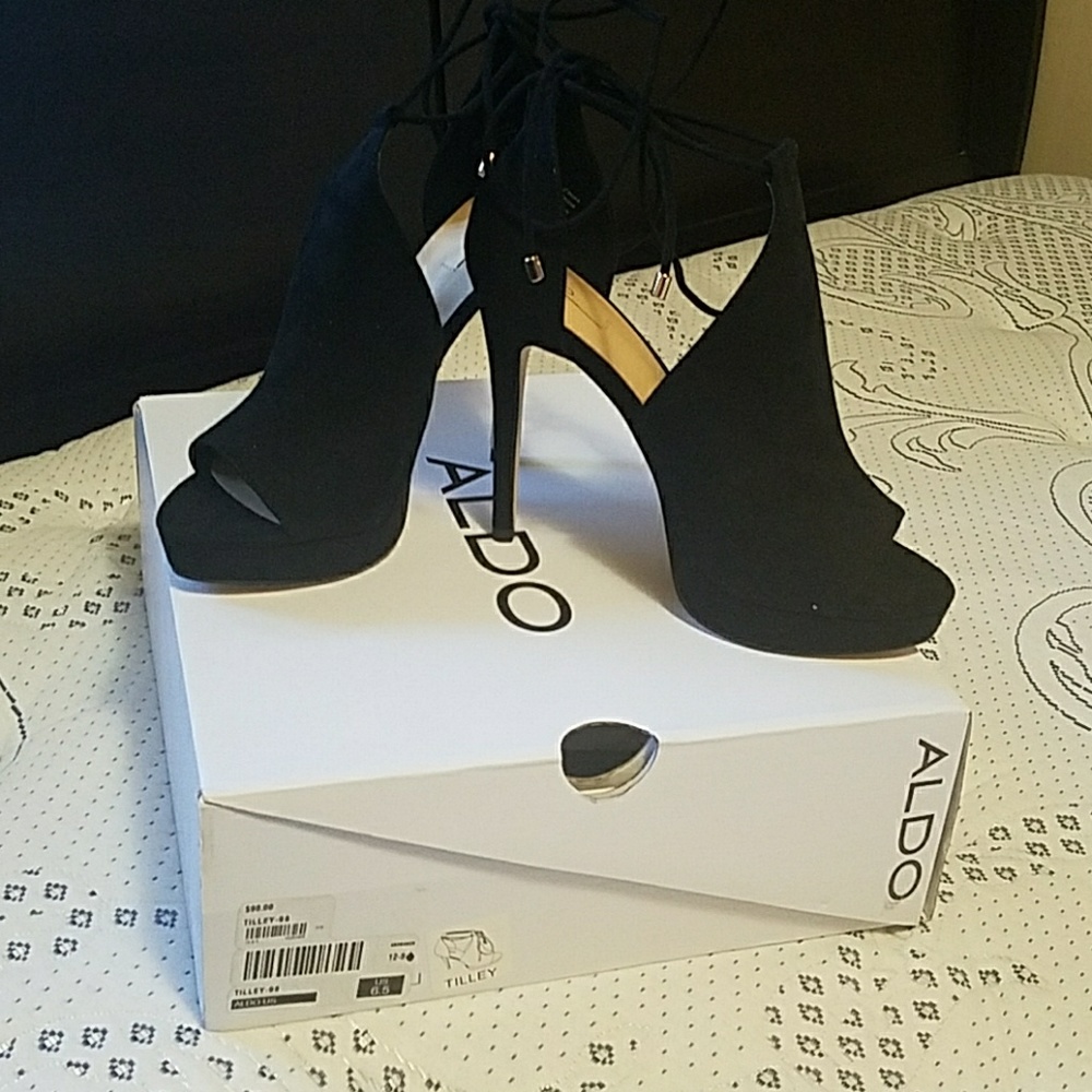 Shoes - Picture 4 of 4